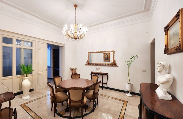 The One - Luxury Apartment with Piano