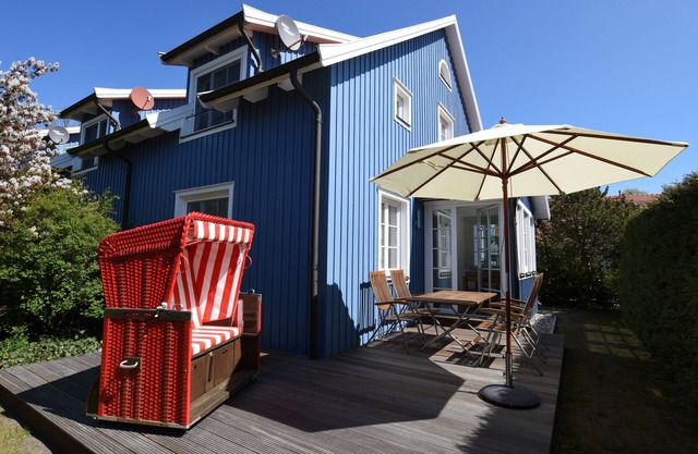 THE OTHER HOLIDAY APARTMENT modern stylish furnishings ideally located - top floor
