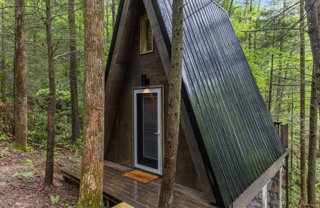 The Overlook - Camping Cabin Retreat in RRG KY