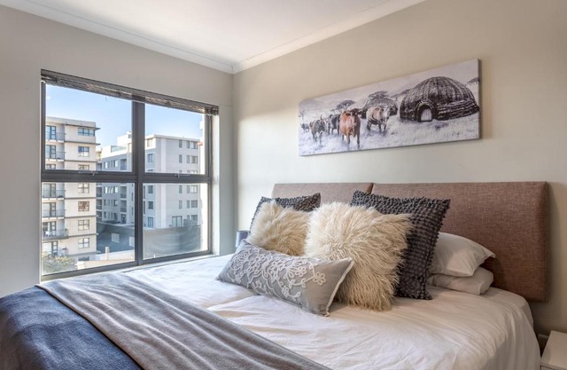 The Paragon Urbane CENTRALLY LOCATED, MODERN COMFORTS