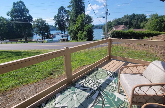 The Parrot Perch! 1 bedroom on Lake Chatuge
