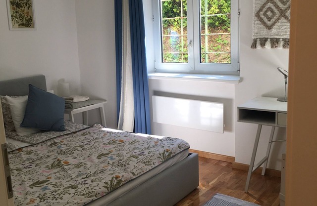 The Pasaret apartment is located in the green area of ​Buda, in a quiet area.