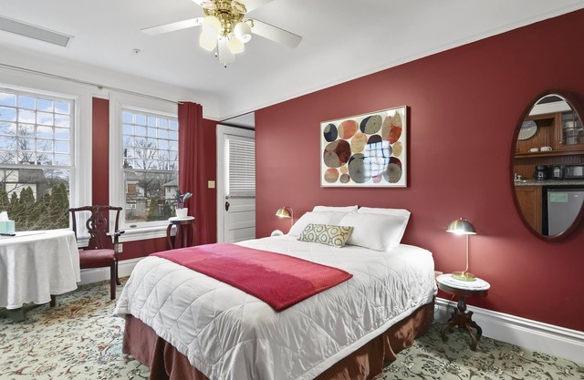 The Pasfield House - Historic Mansion: The Bitsy