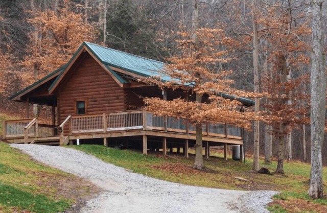 The Peak - The Peak Cabin in Hocking Hills, OH offers a cozy, pet-friendly getaway with a hot tub, fire pit, and scenic views. Ideal for couples and families, it’s just minutes from top attractions and hiking trails. Book your stay today!