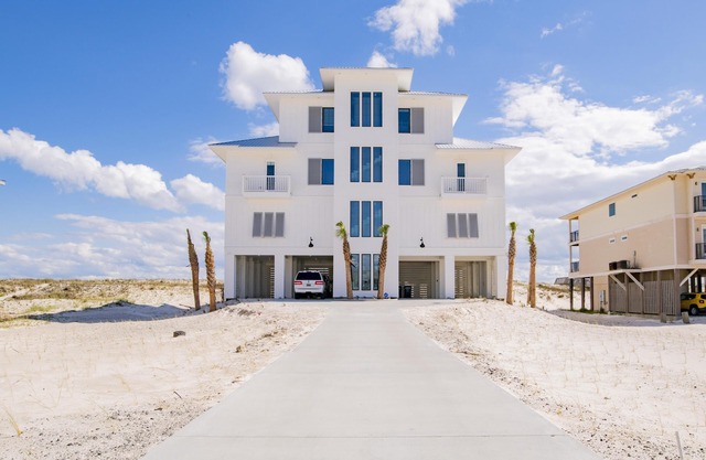 "The Pearl" GULF FRONT w/prvt heated pool, 12 bdrm/12.5bath "ALVacationRentals"