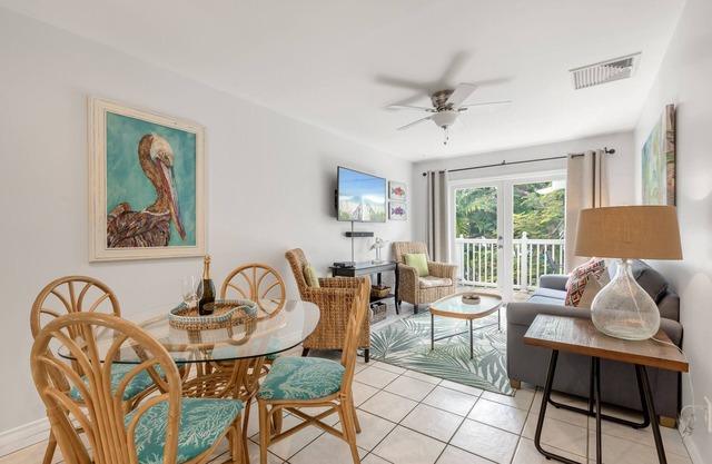 THE PELICAN PEARL ~ Charming 2 BR/1 Ba Condo in Truman Annex!