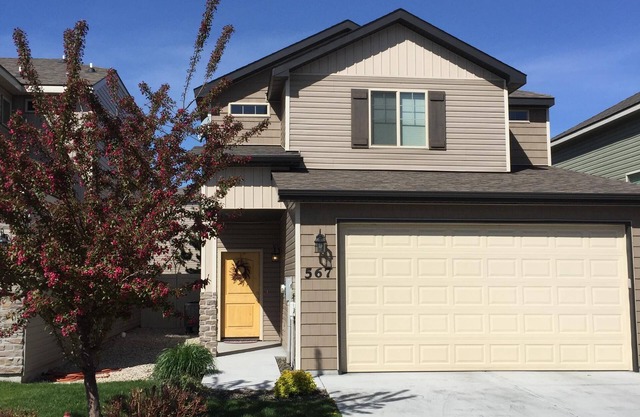 The perfect Boise location! Modern home in the heart of it all! Swimming pool!