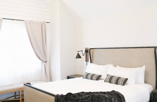 The Perfect Outdoor Getaway! Modern Retreat w/Scenic Adventures, Resort Access