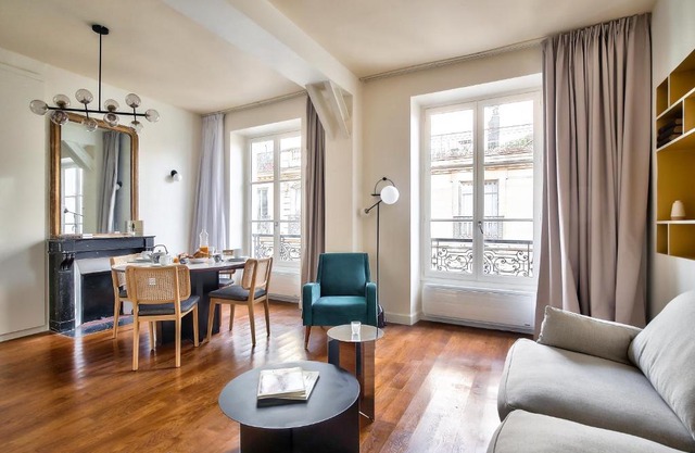 The Perfect Parisian Flat Bd St-Germain - Mid Term