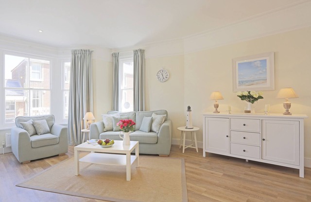 The Pier - luxury hotel style, central apartment with fantastic sea views
