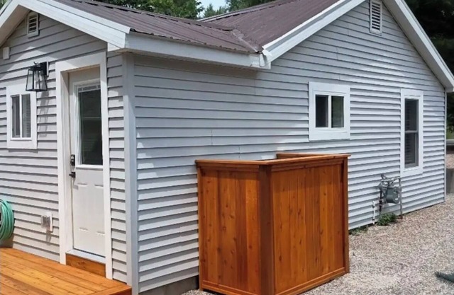 The Pinecone, a charming 1-bedroom house in amazing Traverse City!