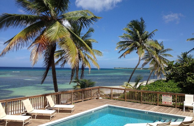 The Pink Beach House - Private House and Pool directly on the Beach, Rum Point