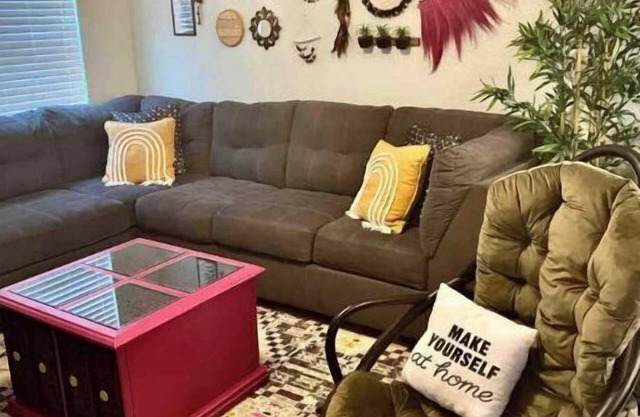 The Pink Table- Cozy, private townhouse (Monthly)