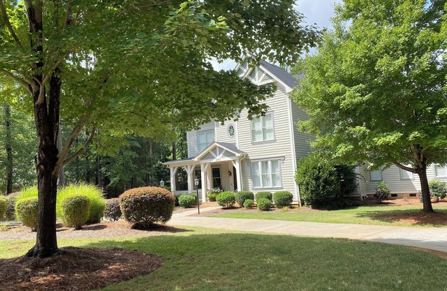 The POINT at TRUMP GOLF CLUB FURNISHED 4 BR/4.5 BATH WATER VIEWS + FENCED YARD