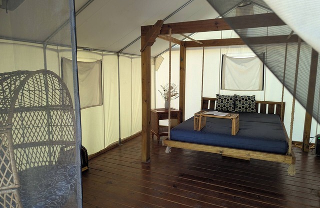 The Polynesian Glamper is a cozy retreat Just 2 Miles from Scenic Holden Beach