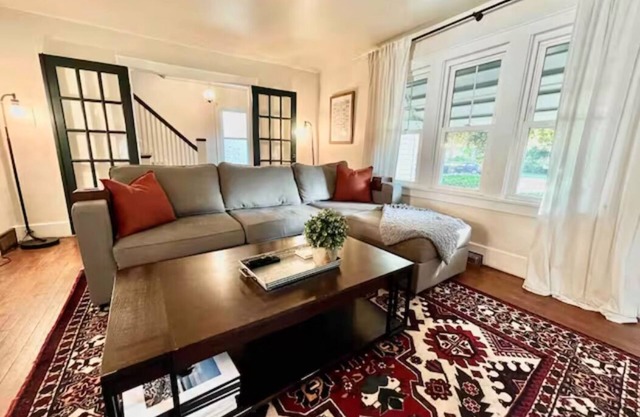 The Portage Place: 3BR 2 mi from ND w/king suite