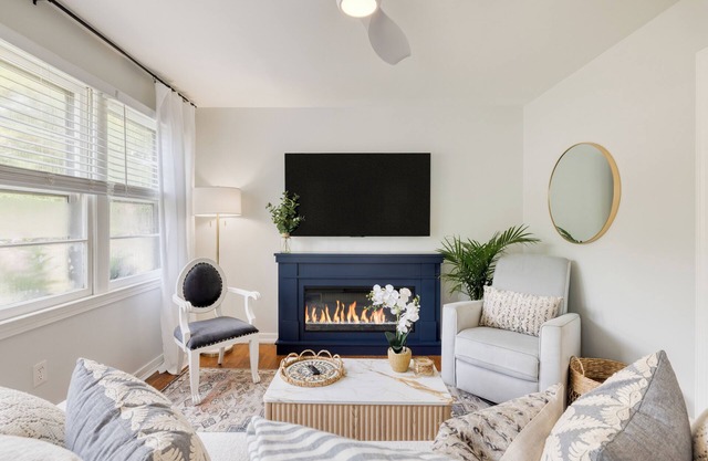 The Powder Cottage by AvantStay | Heart of Old Mt. Pleasant Near Sullivan’s