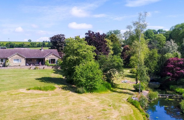 THE QUACKERY, pet friendly, luxury holiday cottage in Langport