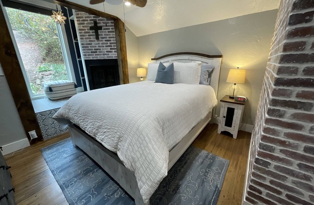 The Retreat at Laurel *Walking Distance to Garden of the Gods*