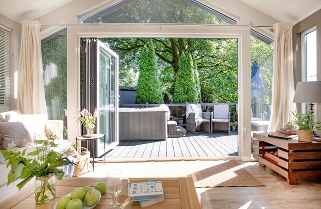 The Retreat sleeps 4 guests in 2 bedrooms