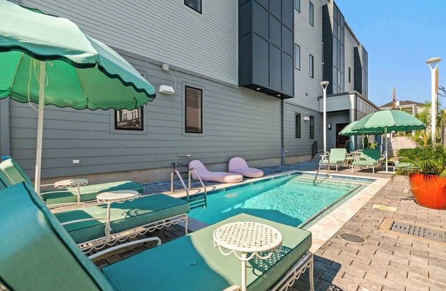 The Revelry | Urban Oasis | 6 Bd 4 ba+Pool near FQ