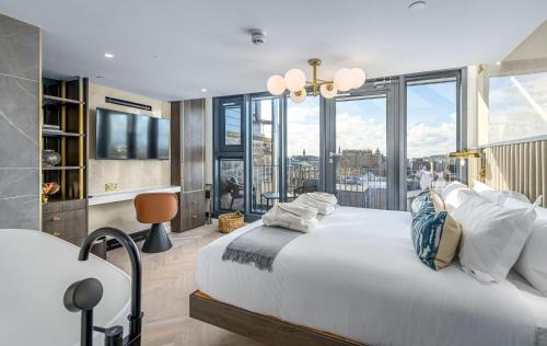The RÌGH Penthouse Suite