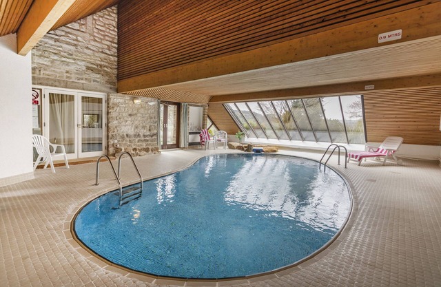 The Round House - Indoor pool, large gardens, just 3 miles from Chatsworth House
