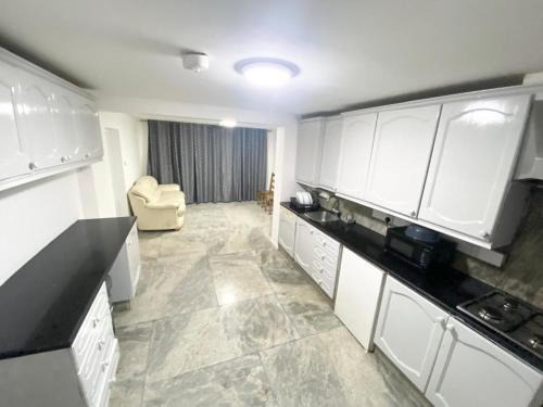 THE ROYAL BOUTIQUE HEATHROW LODGE by LONDON