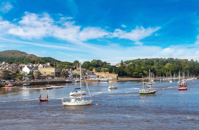 The Sailing Club - 6 Bedroom Hot Tub Town Centre