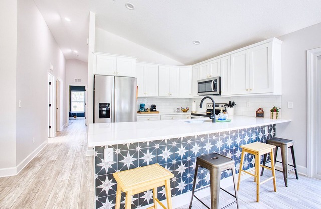 The Salty Pearl - Charming 3-bedroom cottage with AC and WiFi in St. Augustine
