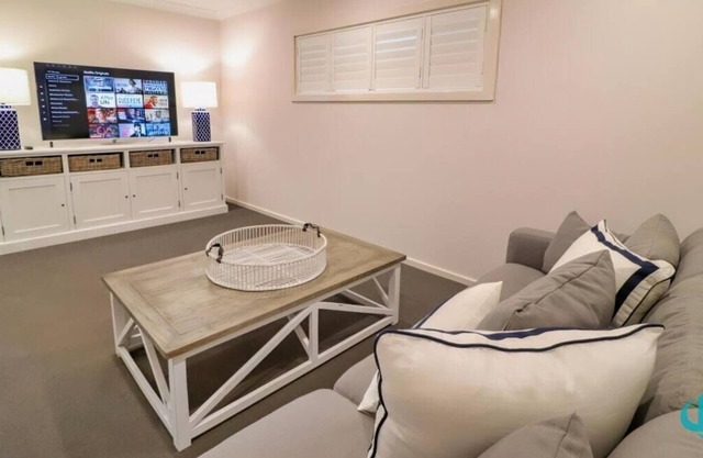 The Sanctuary - Hampton-style beach house, pet friendly, family ready