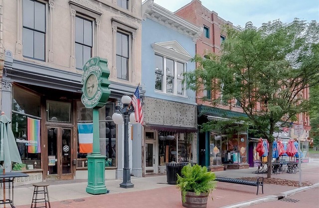 The Selbert - In the Heart of The Bourbon Trail!