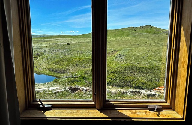 The Shepherd's Nook, a private, spacious area near Yellowstone & Bridger Bowl.