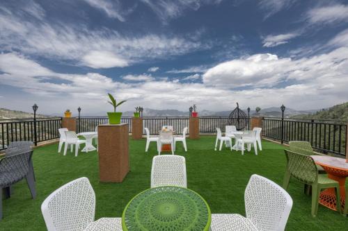 The Shimla Heights l Stargaze Café l I Open Air Multi Cuisine Restaurant l Balaju Banquet Hall l Sky Night Bonfire l Free Wi-Fi Connectivity l Kufri by Exotic Stays