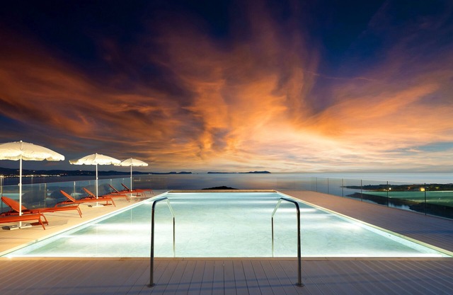 The Signature Level at TRS Ibiza Hotel – All Inclusive Adults Only +16 – Entrance to Clubs Included