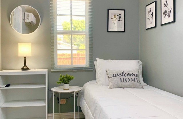 The Small Sandalwood -"Sandalito"· Private Suite, curated for comfort & privacy.