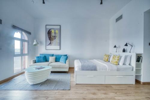 The Smart Concierge - Discovery Gardens street 4