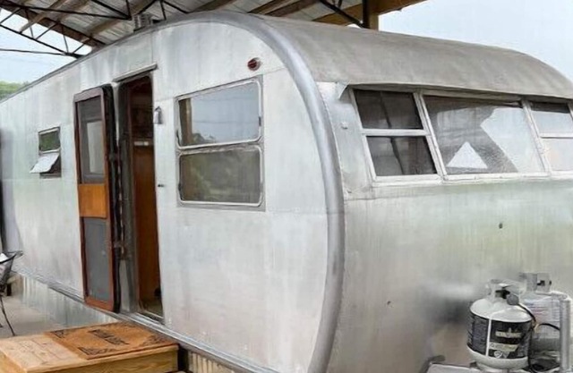 The Spartan Village - 1953 Royal Spartanette #1 A Retro Travel Coach Resort