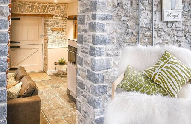 The Stables, Gileston Manor Coastal Retreat