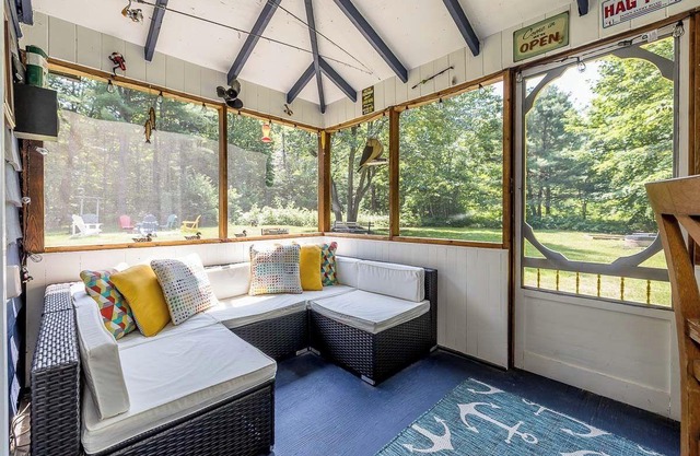 The Stargazer - Wooded Treasure w/Hot Tub & Sauna