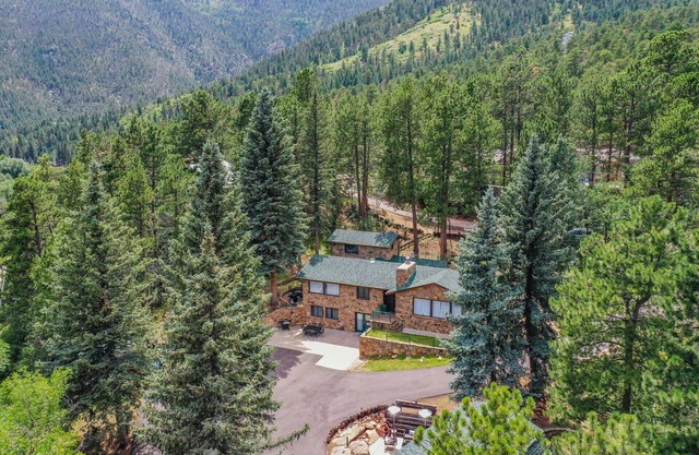 The Stone Lodge | Sleeps 15 | Hot Tubs | Game Room