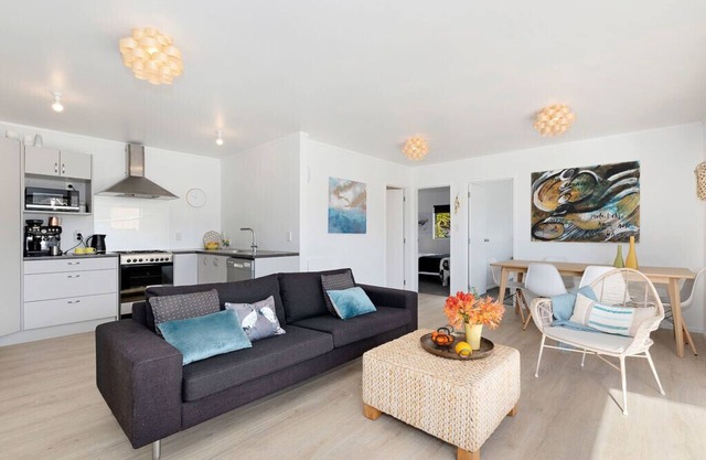 The Sunshine Bungalow - Mangawhai Heads Home