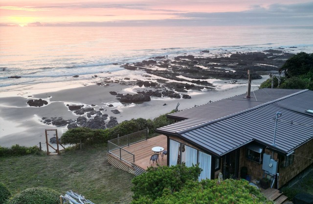 The Surf House w/private beach access & hot tub!