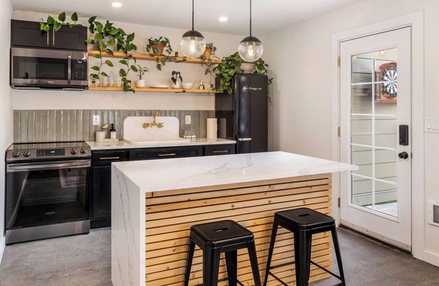 The Sydney House ~ Hot Tub ~ Downtown ~ Walkable