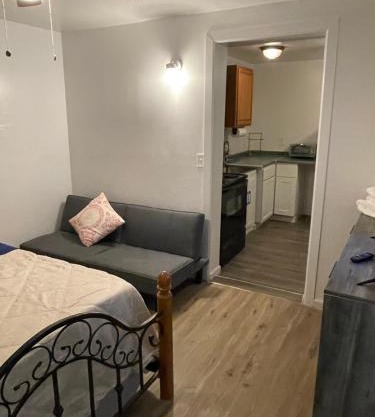 THE TAYLOR 1 BEDROOM GUEST HOUSE FULL KITCHEN and PRIVATE GATED YARD ARTS RooSEVELT ROW CONVENTION CENTER STADIUMS ASU DOWNTOWN PHOENIX