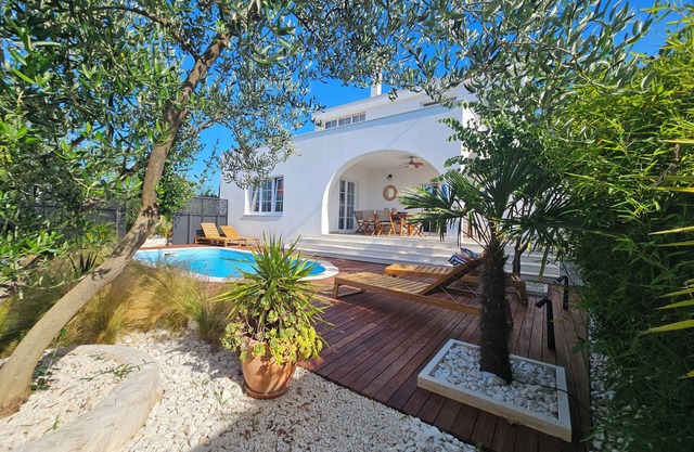 The Three Flowers Pool House