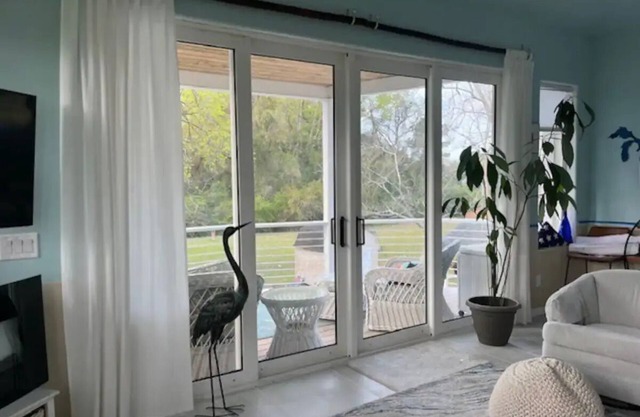 The Tree Top Terrace- is private, close to ocean & downtown on James Island.