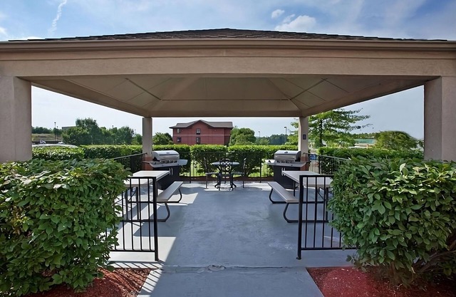 The Ultimate Getaway in Pittsburgh! 2 Modern Units, Pets Allowed, Full Kitchen!