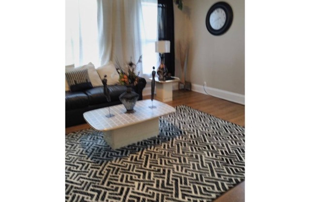 The upstairs unit is a nice comfable place. Its stylish, spacious and relaxing
