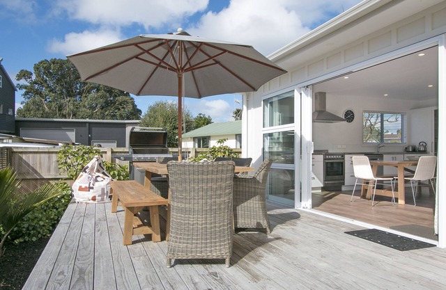 The Waihi Beach House - Waihi Beach Holiday Home